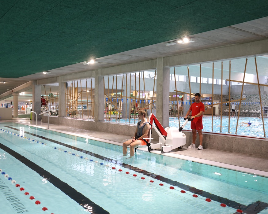 Fond de piscine mobile et élévateur